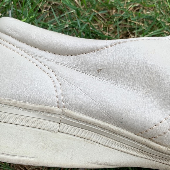 Woman’s tie shoes - Picture 8 of 10